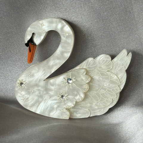 Swan 🦢 - Brooch - Made to order