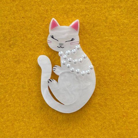 Pearl ⚪️ cat - Brooch