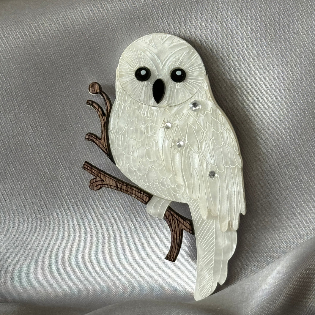 White Owl 🦉 - Brooch - Made to order