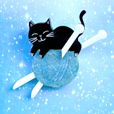 Blue knitting 🧶 kitty - brooch