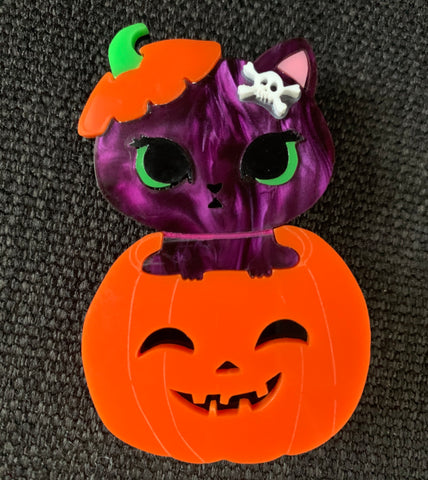 Halloween pumpkin kitty brooch