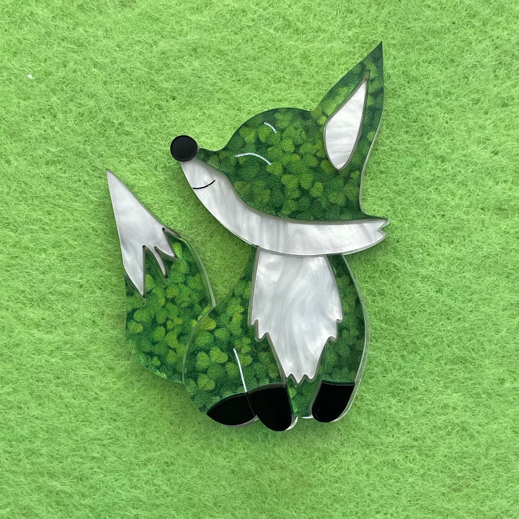 Clover the 🦊 fox - brooch