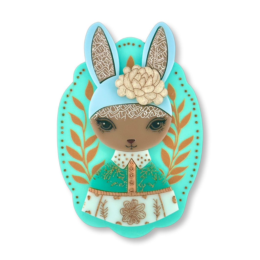 Hazel the bunny 🐰 - brooch