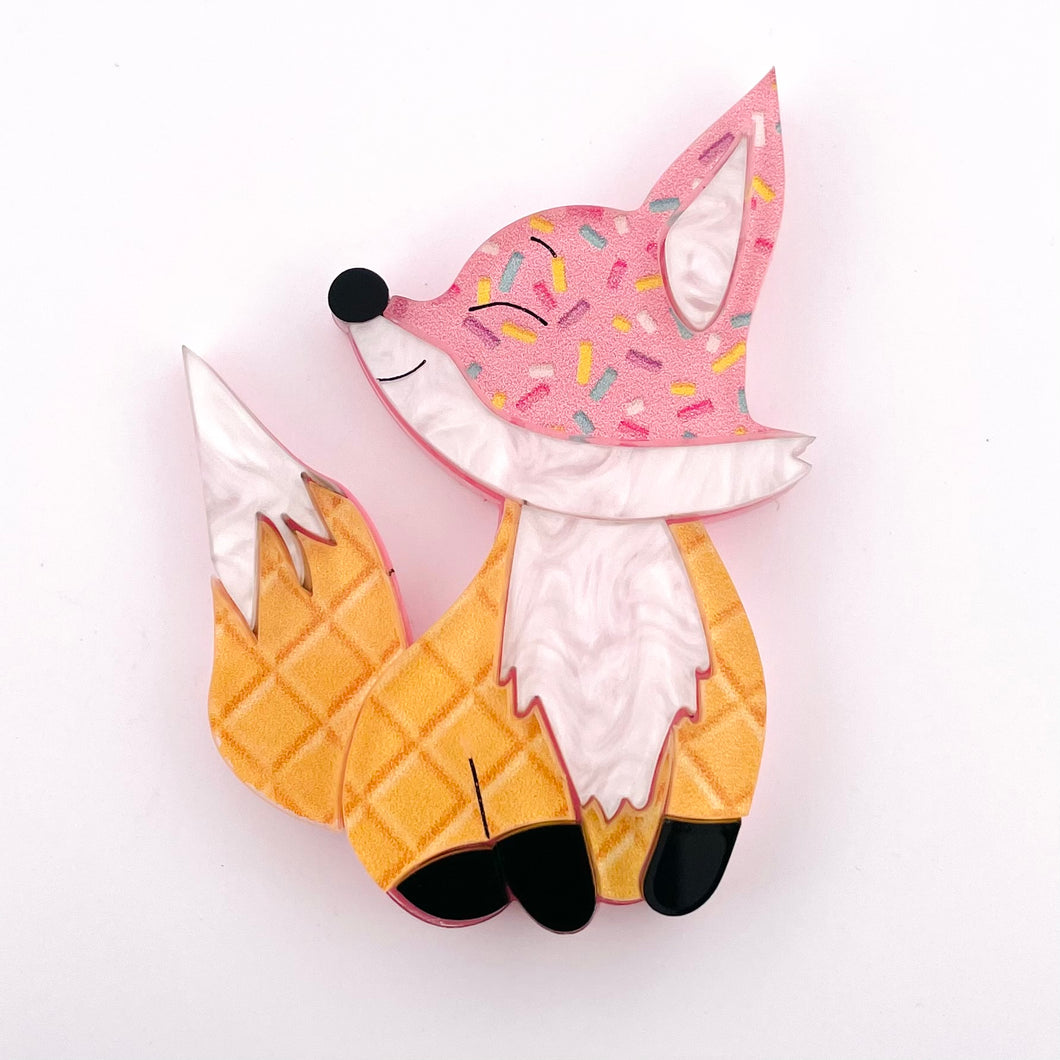 Strawberry the ice cream 🦊 fox - Brooch